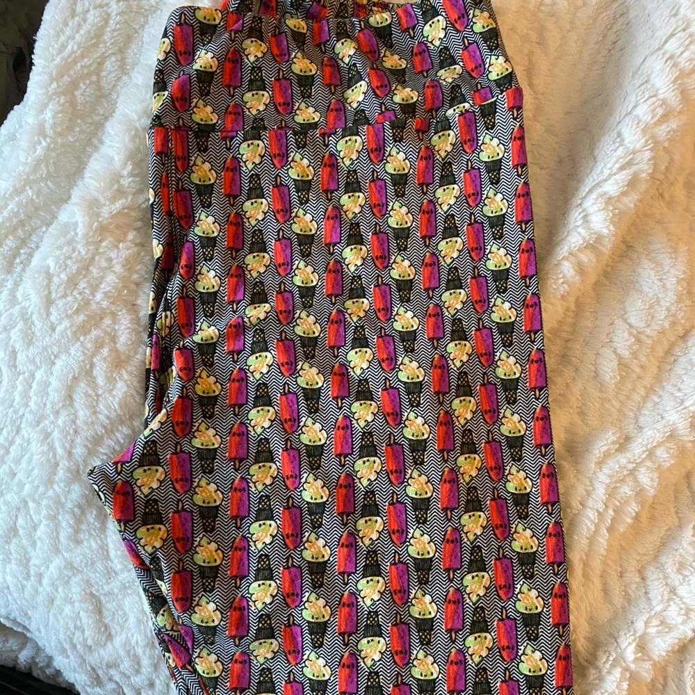 EUC LuLaRoe TC Leggings, b&w and ice cream cones!